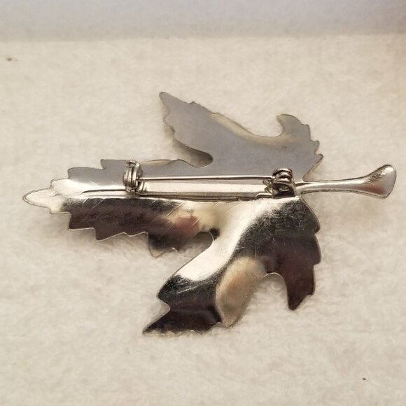 Vintage Black & Grey Ombre Maple Leaf Brooch – Fall Inspired Jewelry - Picture 3 of 6